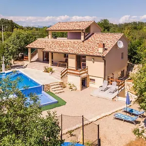 Villa Nabucco, Kras